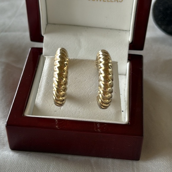 Vintage Gold Tone Textured Statement Earring Set Bow Button, Hoops & Drop Design - Picture 8 of 16